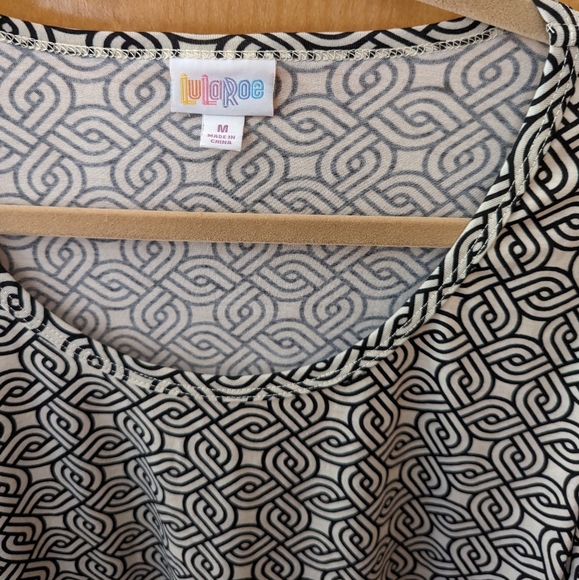 LuLaRoe Perfect T - Picture 2 of 6